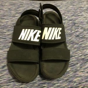 Women Nike sandals size 8 white and black